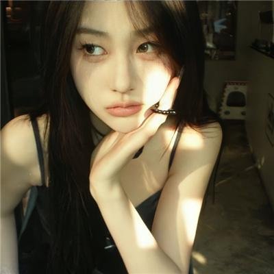 公寓里的两个女人 海报